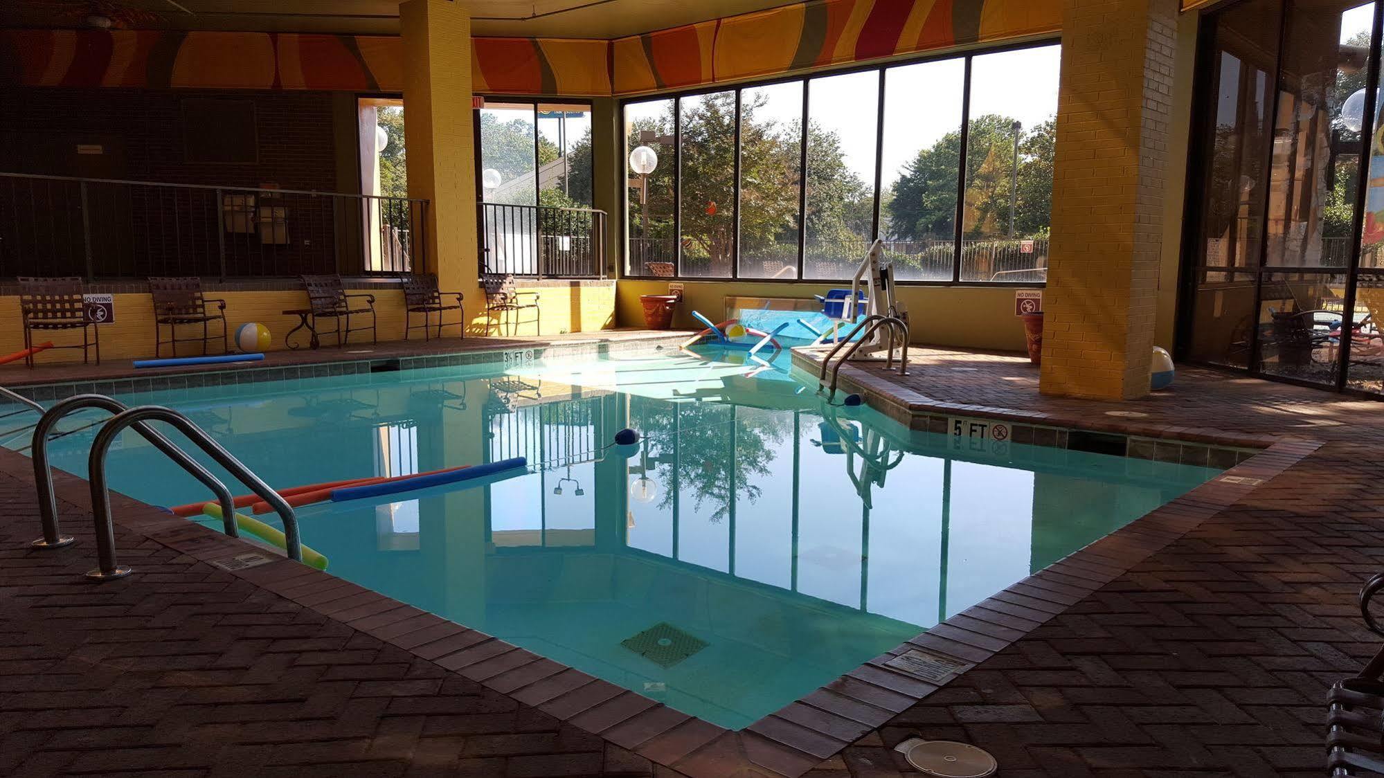 Ramada Plaza By Wyndham Atlanta Airport Hotel College Park Eksteriør billede